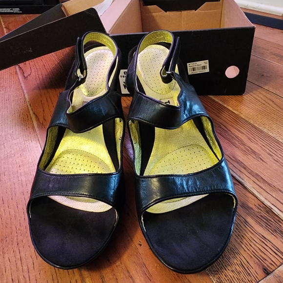 Tsubo Ina Black Women's Heels Comfort - Picture 3 of 8